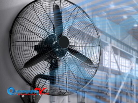 giá quạt treo tường công nghiệp