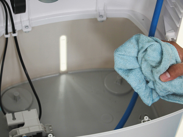 vệ sinh quạt hơi nước tiết kiện điện