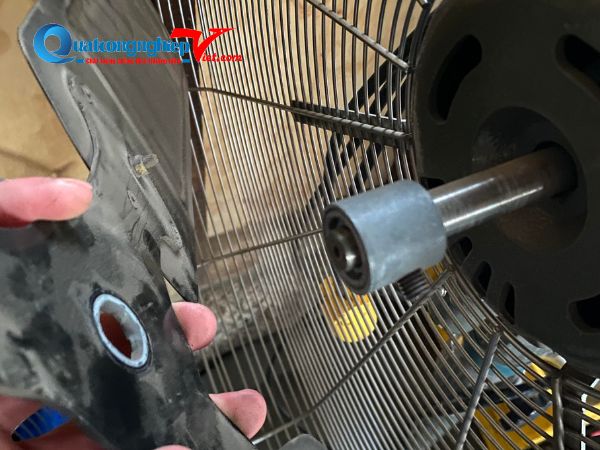 cách tháo cánh quạt công nghiệp