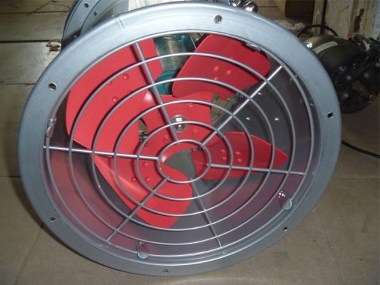 Quạt thiết kế lưới bảo vệ chắc chắn