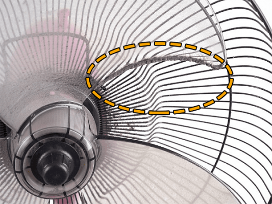 Tại sao bụi bám vào cánh quạt