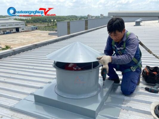 Lắp đặt quạt hướng trục trên mái cho nhà xưởng